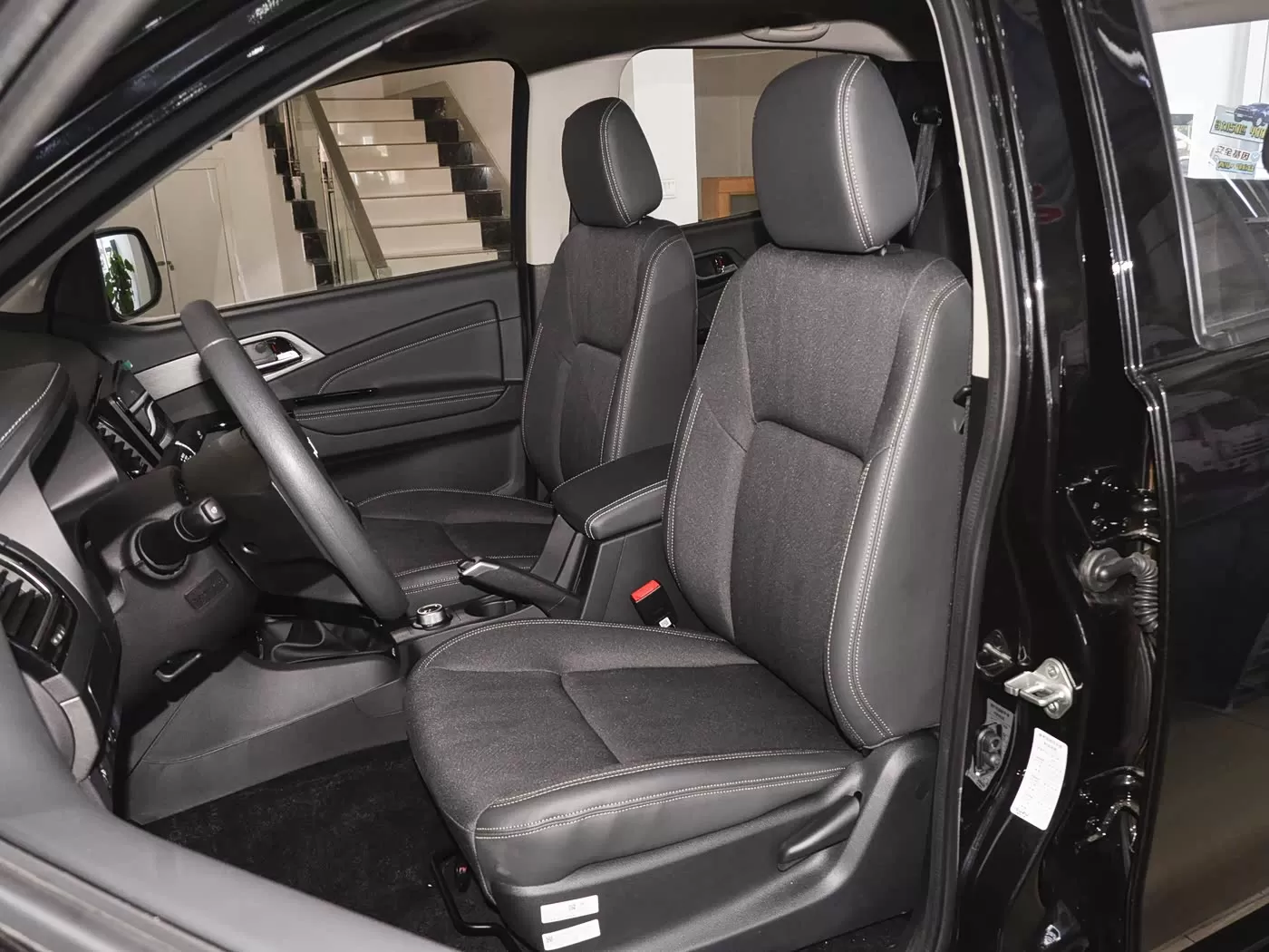 Xe bán tải 2WD số tay Isuzu RE-MAX 2.8T - Cần bán xe bán tải hiệu suất cao